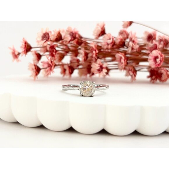 Engagement Style Solitaire  Cubic Zirconia Vintage Minimalist Ring - sz 8 - Picture 8 of 10